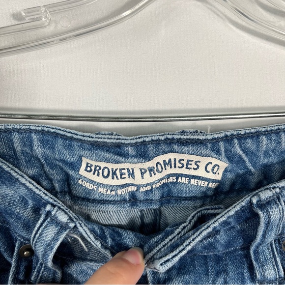 Broken Promises Wait Forever Rose & Snake Embroidered Distressed Baggy Jeans 30 - Picture 9 of 9